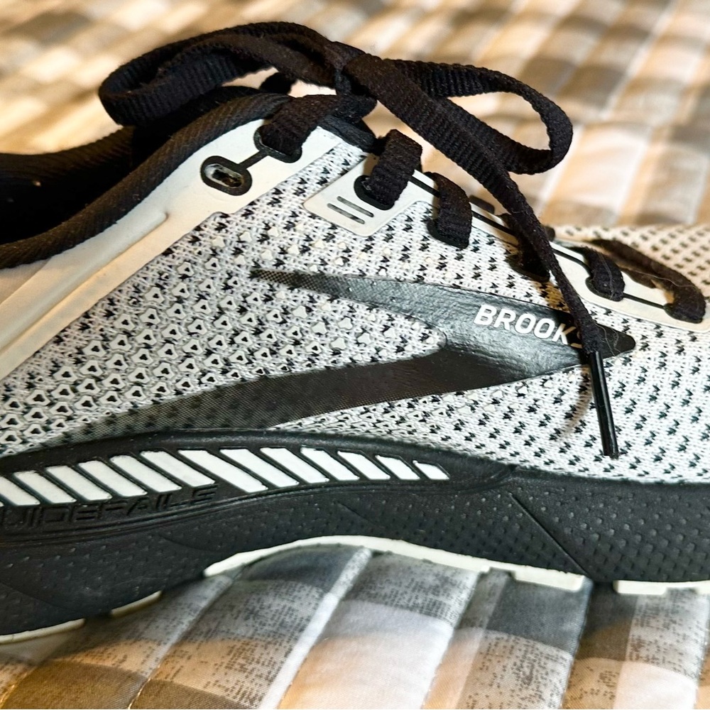 Brooks Adrenaline GTS womens White and Black Athletic Shoes. Worn couple times. - Picture 2 of 7